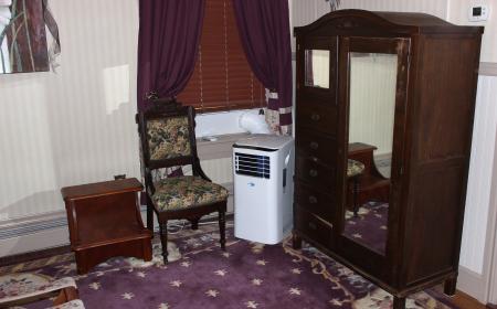 Wardrobe & Air Conditioner