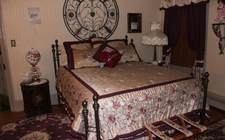 Honeymoon Haven/Royalty Suite