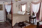 Honeymoon Haven/Royalty Suite